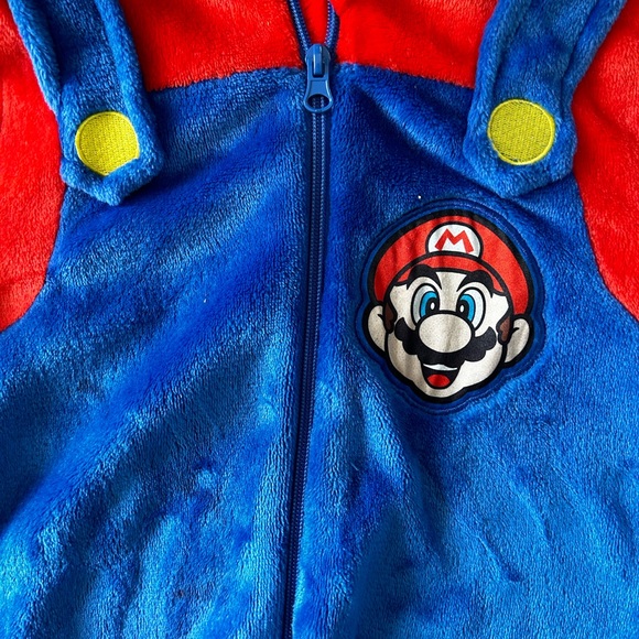 Super Mario 100 % Polyester Boys Onesie. - Picture 8 of 9